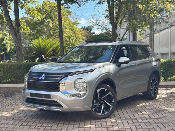 MITSUBISHI OUTLANDER 2.4 PHEV HPE-S S-AWC DHT MITSUBISHI OUTLANDER 2.4 PHEV HPE-S S-AWC DHT